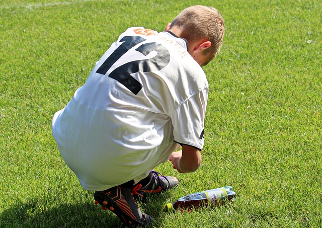 埃利奥特晒内马尔与梅西的球星卡，并配上了GOAT的emoji